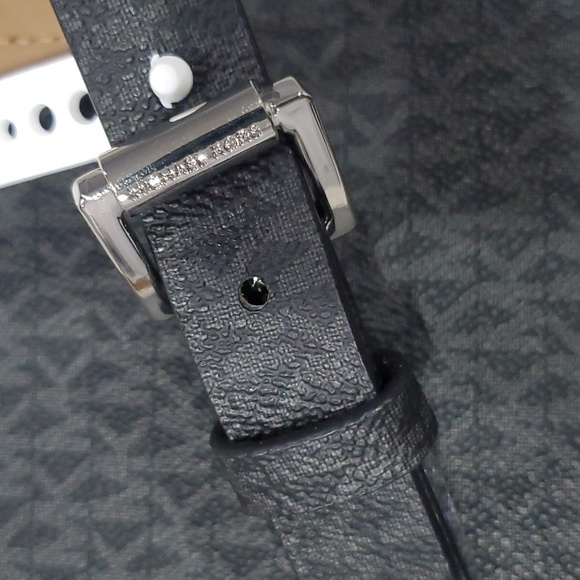 MICHAEL KORS  MONOGRAM FANNY  PACK - Picture 9 of 11